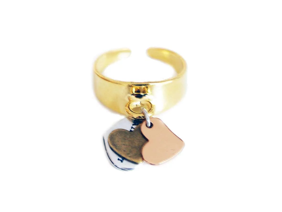 Statement ring in gold with double hearts charms - Maiden-Art