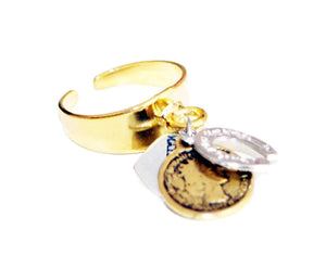 Statement ring in gold with coin and horseshoe charm - Maiden-Art