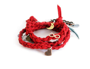 Red wraparound bracelet in deerskin leather with charms - Maiden-Art
