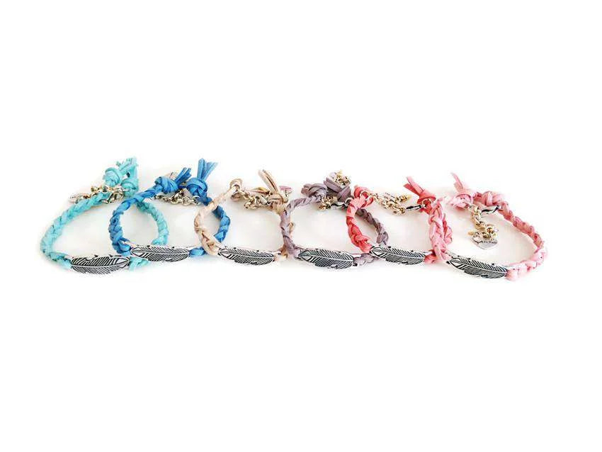 Woven and braided Bracelets with feather and suede leather in 6 colors. - Maiden-Art