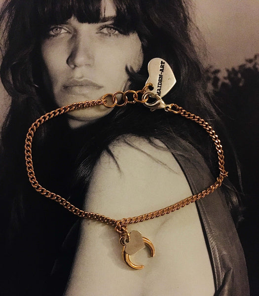 Crescent Moon and Heart Bracelet in Gold. - Maiden-Art