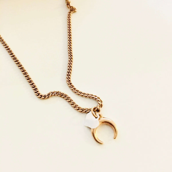 Crescent Moon Necklace in Gold. - Maiden-Art
